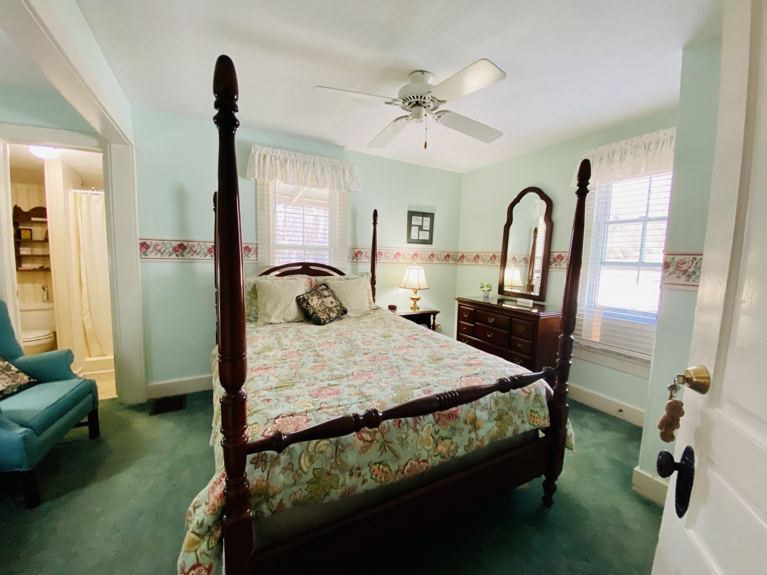 Virginia's room is traditionally decorated with a queen bed, 2 armchairs and a private shower room. The room is carpeted and at the rear of the house. This is one of the smaller bedrooms.